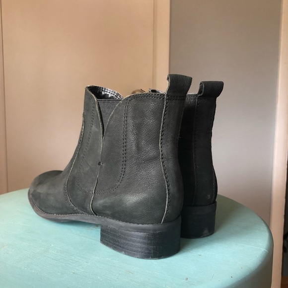Nine West Chelsea Boots - Picture 3 of 8